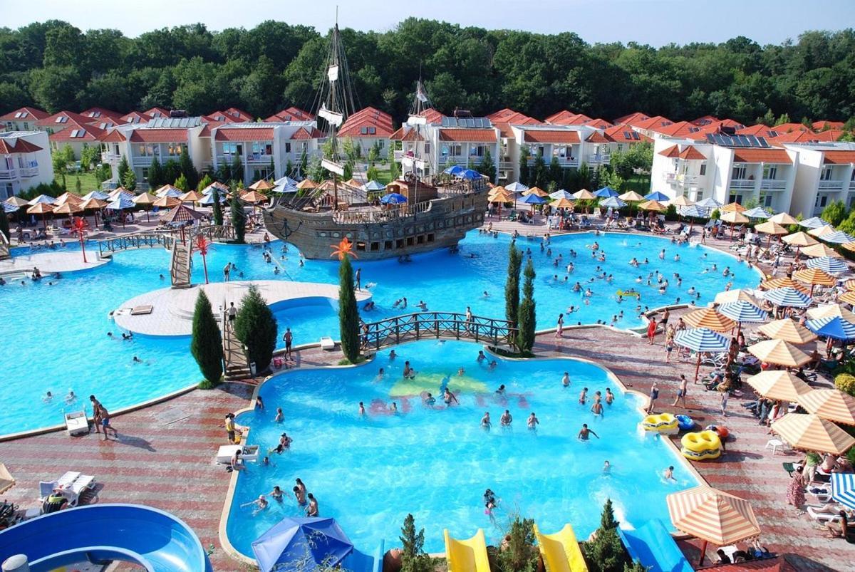 Atlant Hotel Набран Екстериор снимка