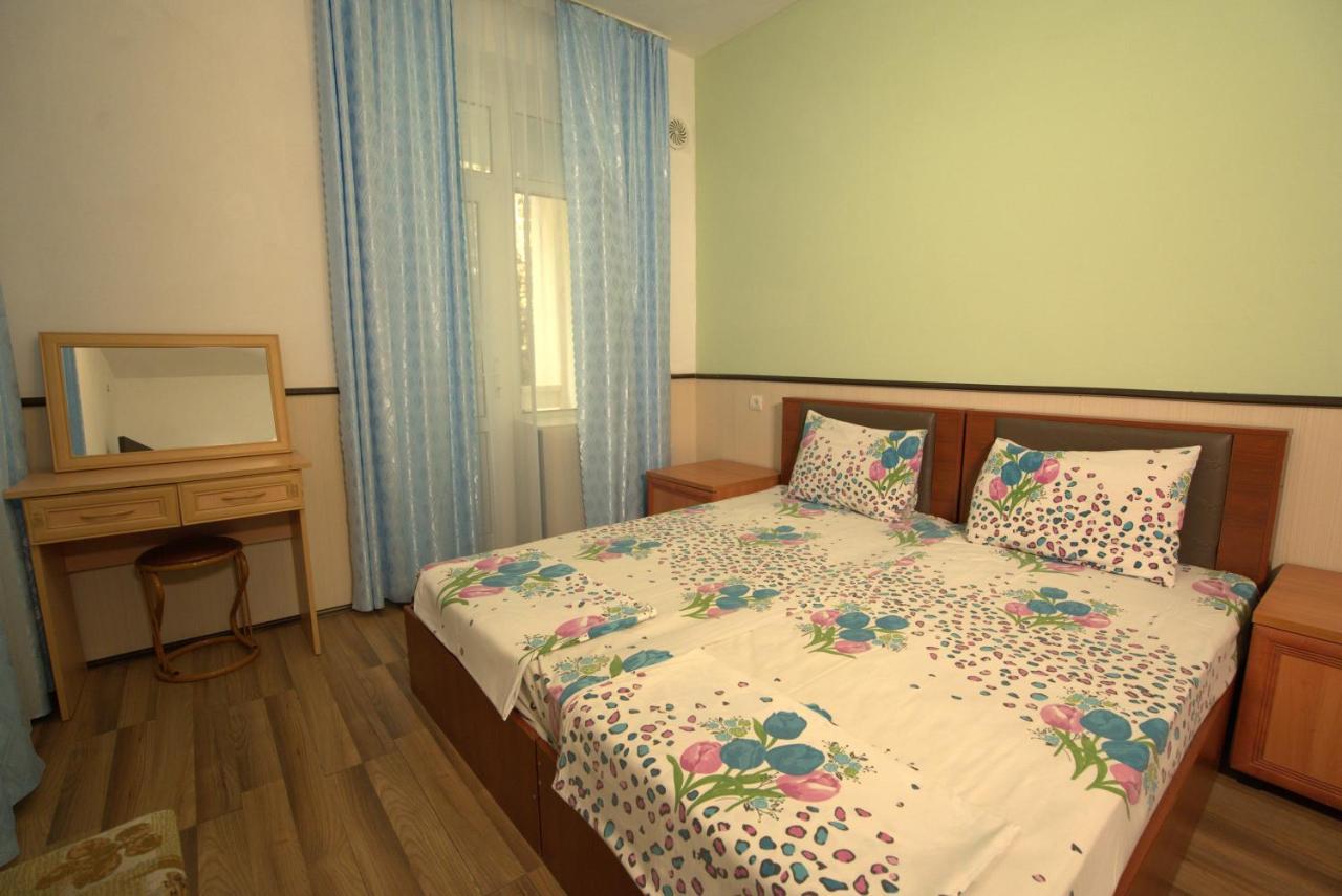 Atlant Hotel Набран Екстериор снимка